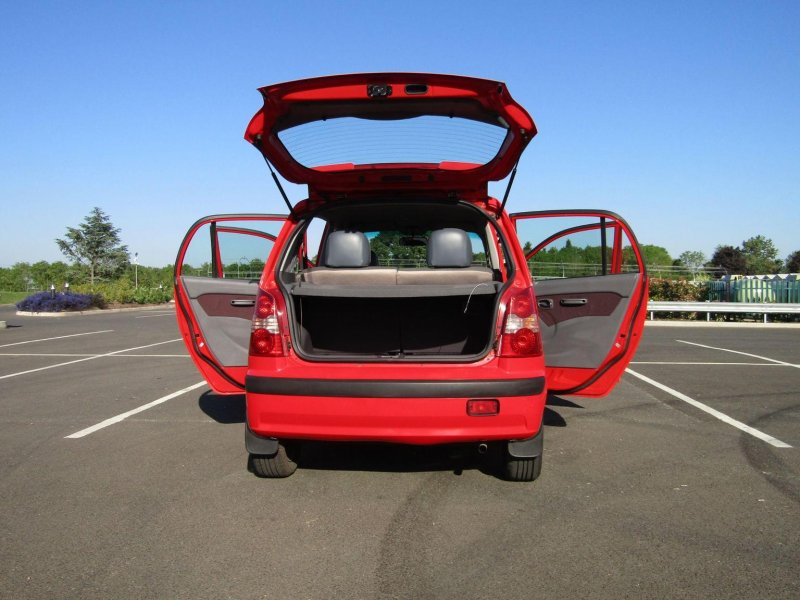 HYUNDAI AMICA